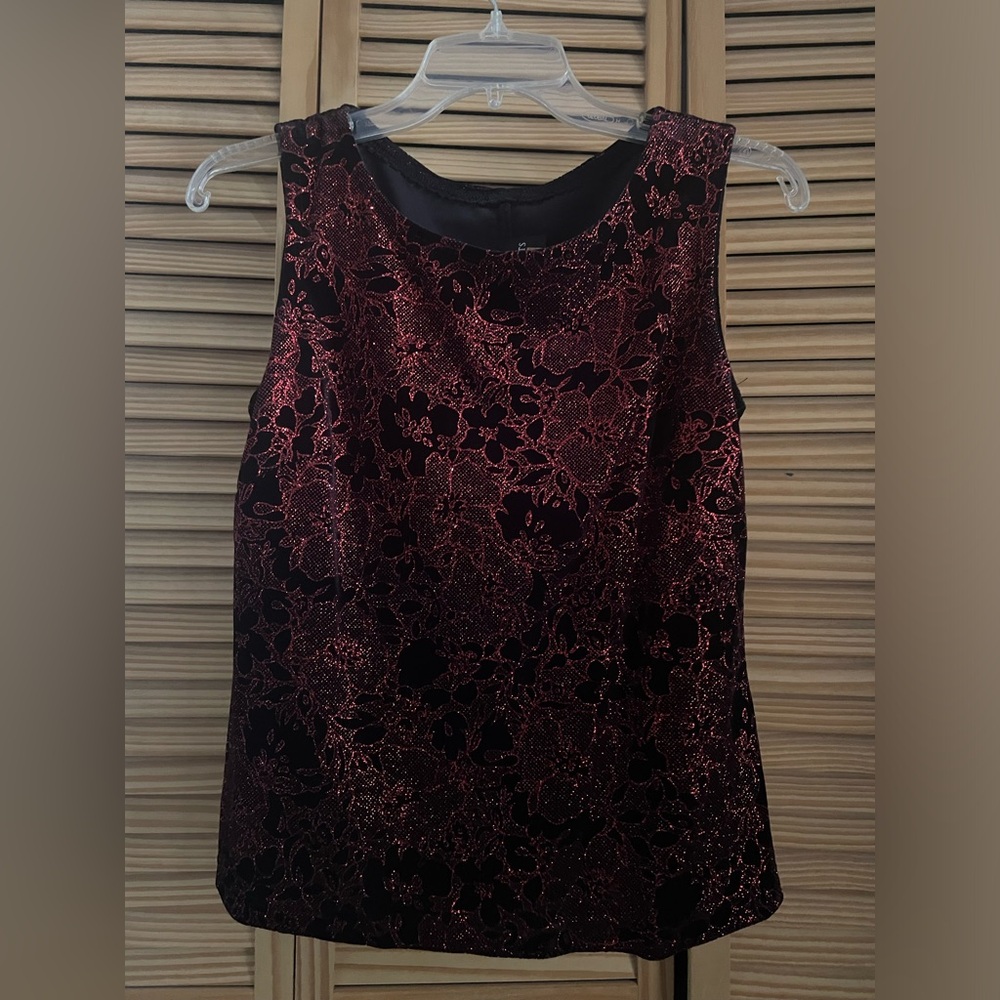 Red and black shimmering sleeveless top size 8